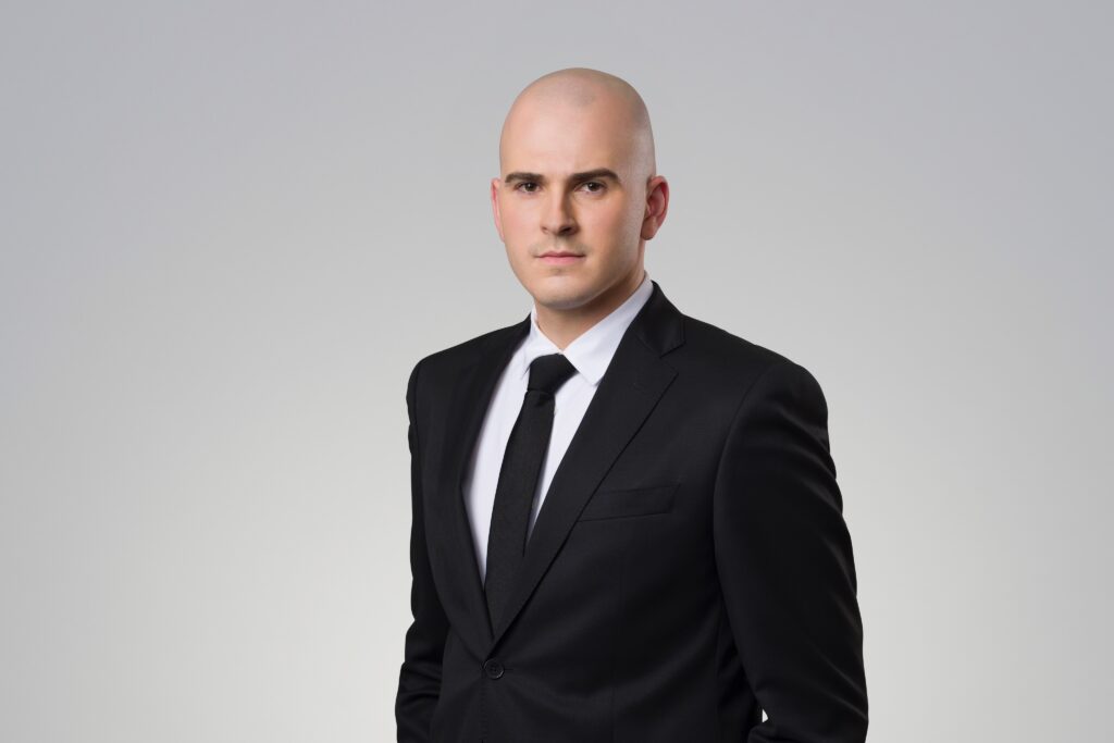 עורך דין ילון דה-קאלו הוצאה לפעול